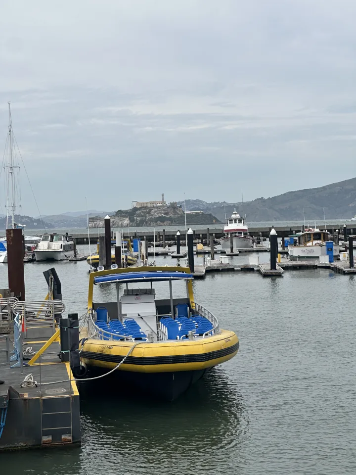 Île d'Alcatraz dans la baie de San Francisco