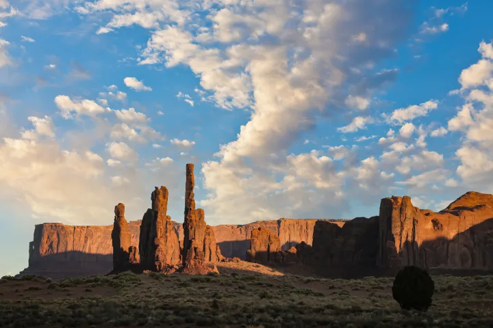 Three Sisters, formations rocheuses fines de Monument Valley