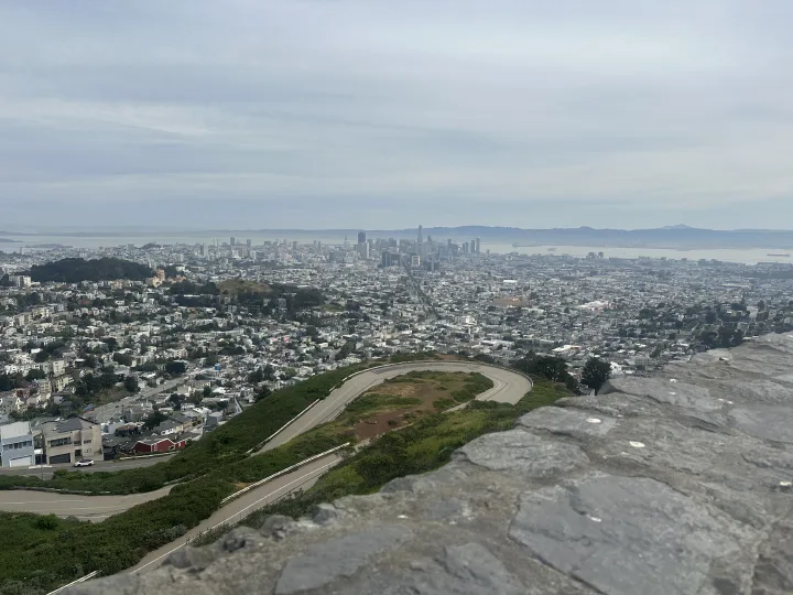 Vue panoramique sur San Francisco depuis Twin Peaks